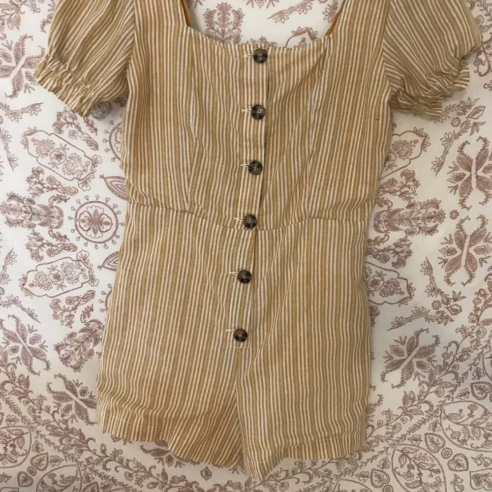 francesca’s yellow  romper with brown buttons